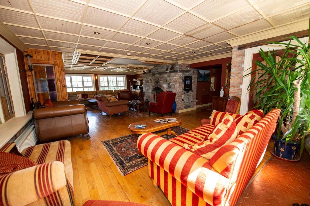 Dulrush Lodge Guest House, Restaurant And Self-Catering Bed & Breakfast *