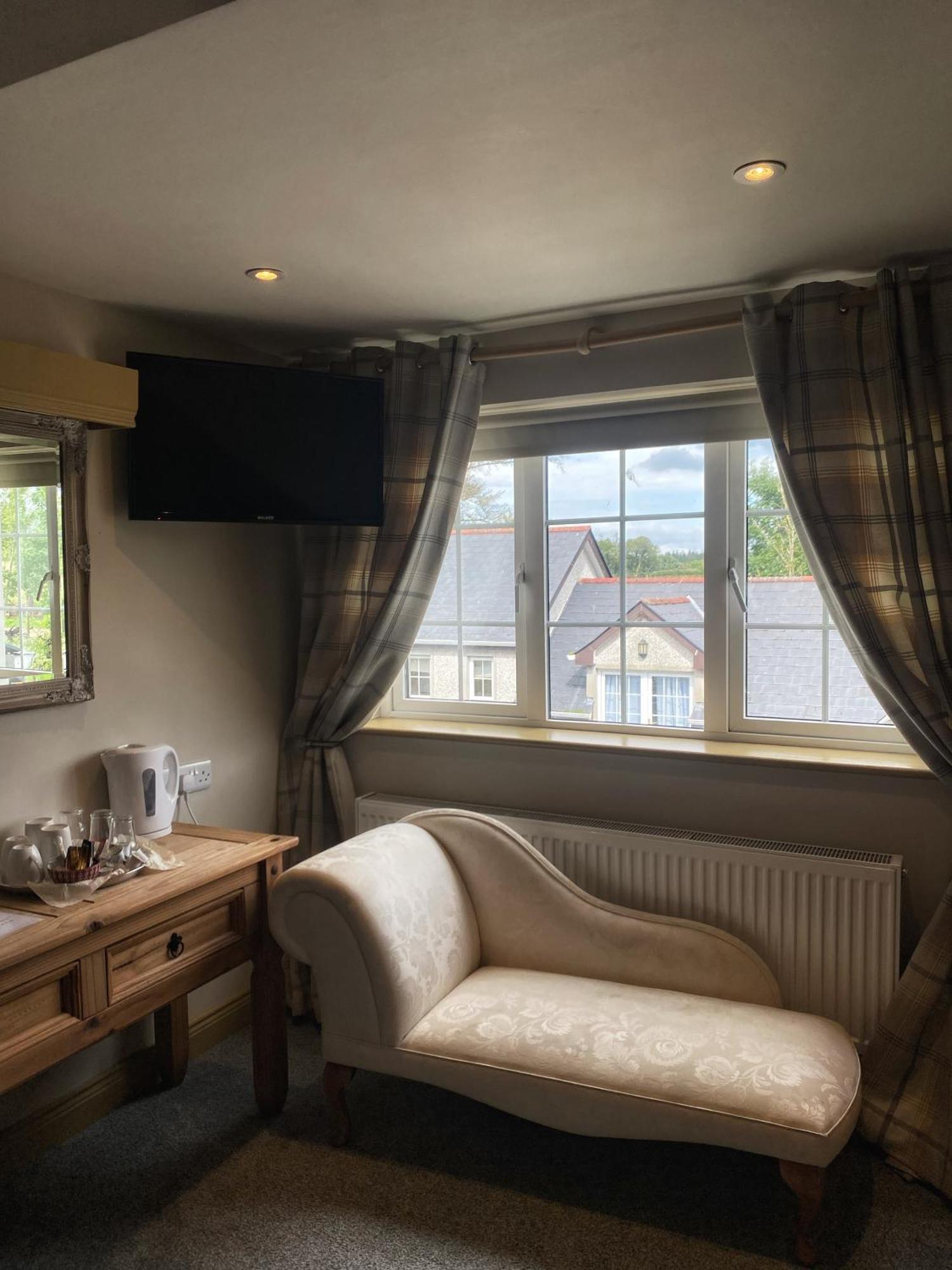 Dulrush Lodge Guest House, Restaurant And Self-Catering *